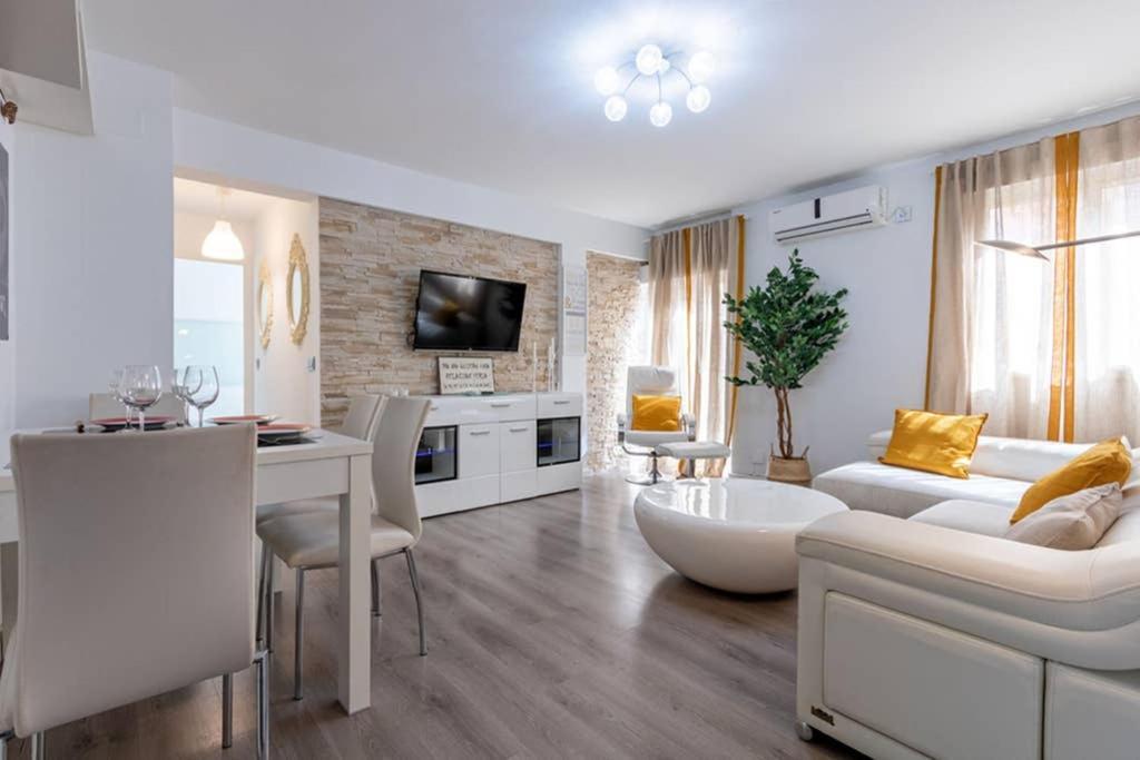 Triana Maestro Deluxe By Valcambre Apartment เซบีญา ภายนอก รูปภาพ