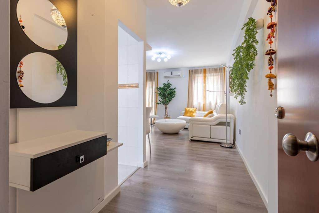 Triana Maestro Deluxe By Valcambre Apartment เซบีญา ภายนอก รูปภาพ